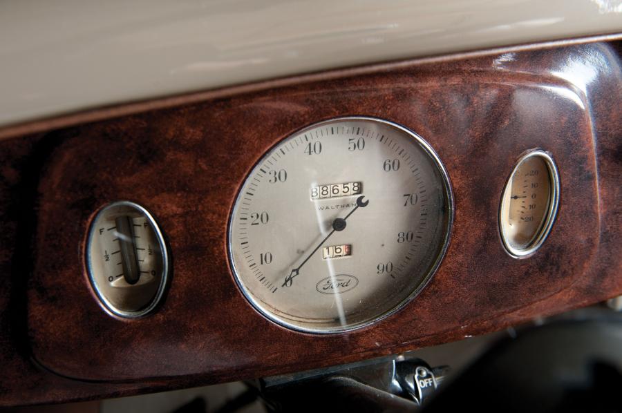  Ford DeLuxe Roadster 1934 года  (фото 29 из 43)